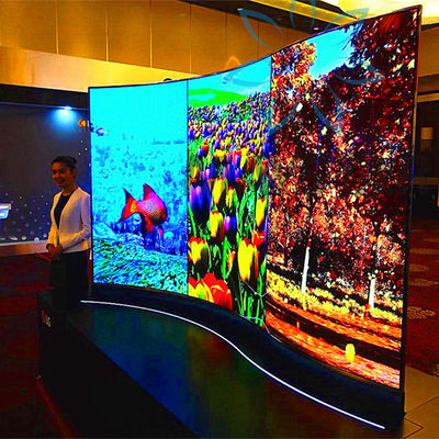 中国 OLEDのアンドロイド システムが付いているさまざまなサイズのデジタル広告スクリーンの床の立場のタイプ サプライヤー